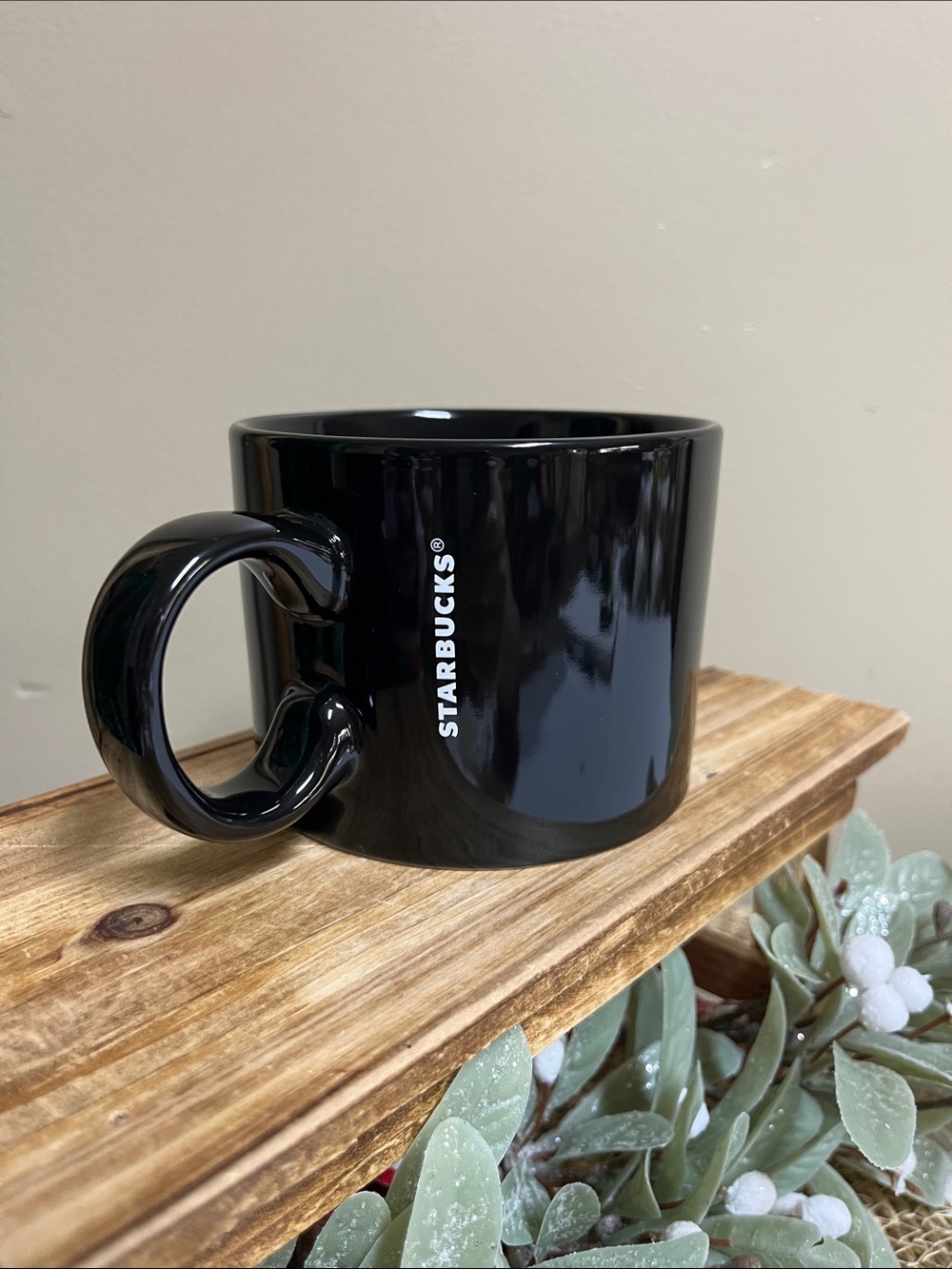 Starbucks 2017  12 oz coffee mug in great like new condition